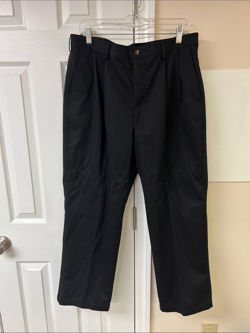 Haggar Men's Black Pleated Dress Pants